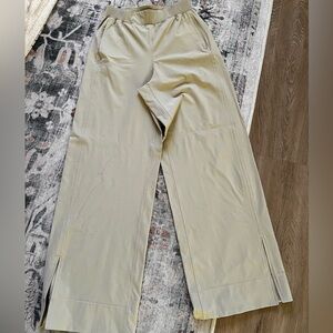 Lululemon Women’s Wide Leg Pants in Bone